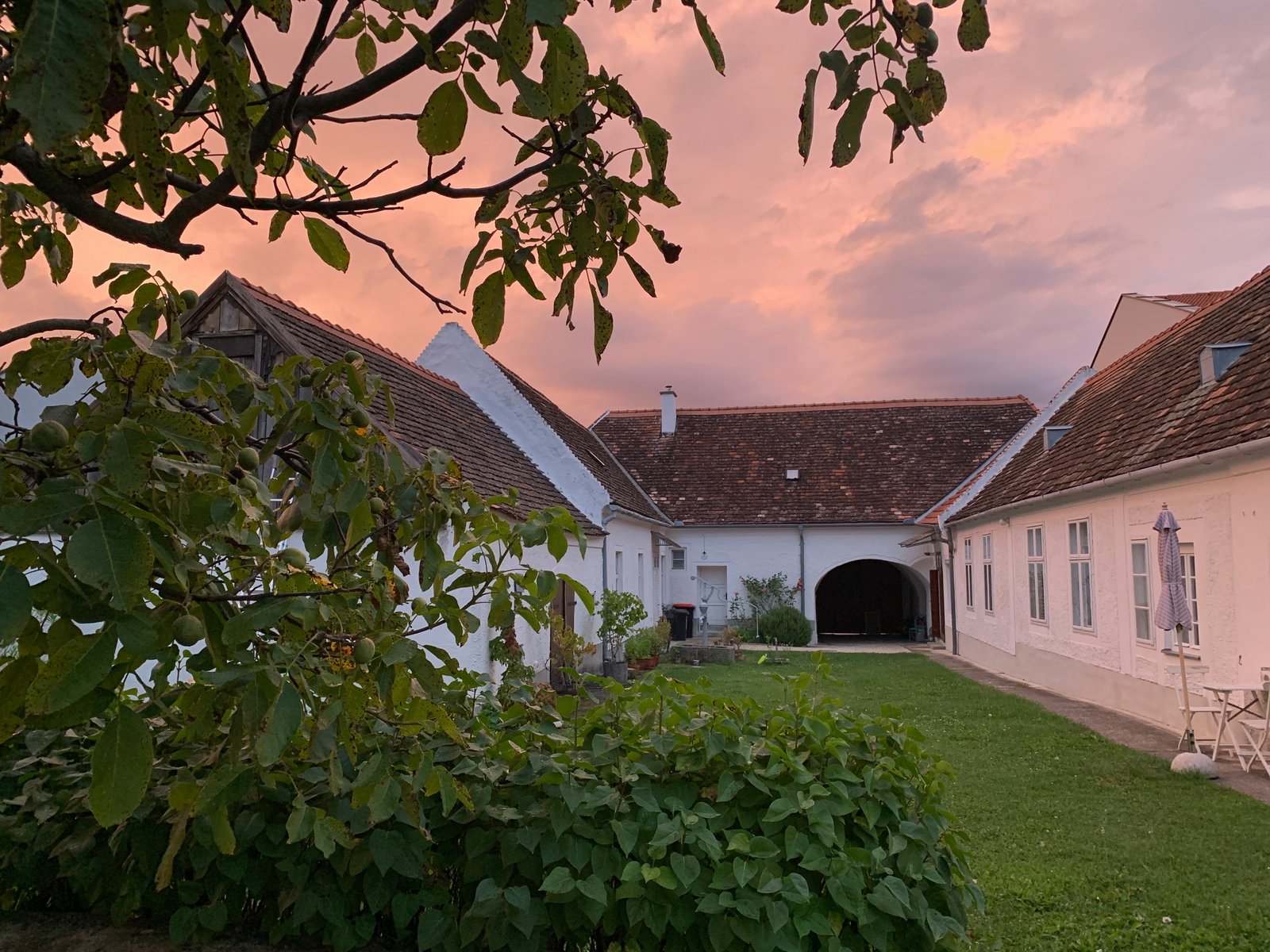 Innenhof des Manipurahofs in Müllendorf